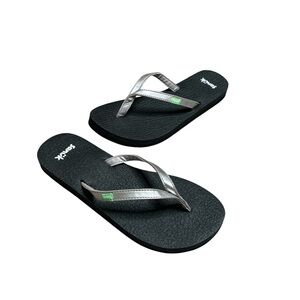 Sanuk Women’s Yoga Joy II Bling Silver Flip Flops. Size 6. NWT